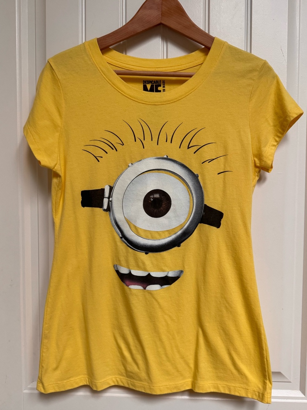 Universal Studio Despicable Me Minion Made Slim Fit T-Shirt. Size XL